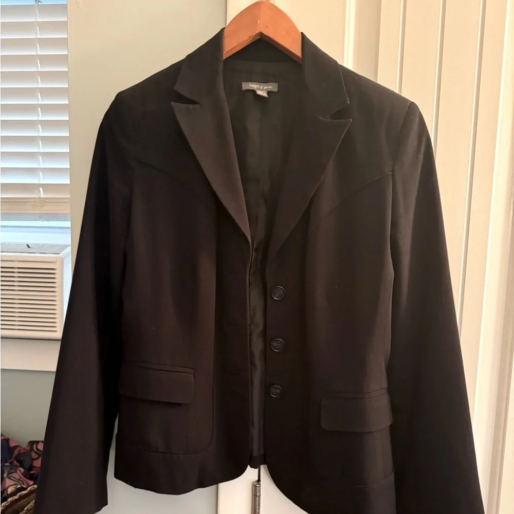 Black blazer - Picture 1 of 3